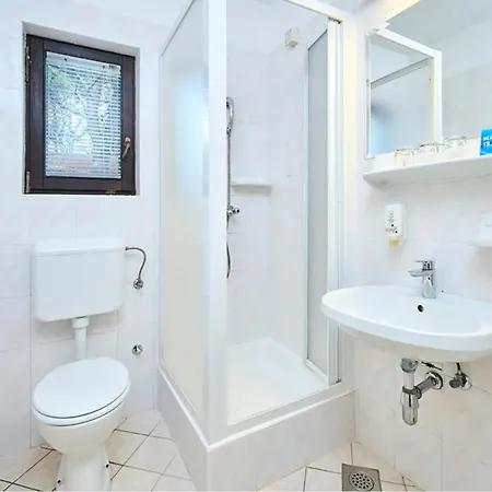 Amazing Apartment In Porec With Wifi Apartmán