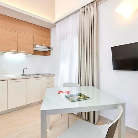 Front In With Wifi Apartman Poreč